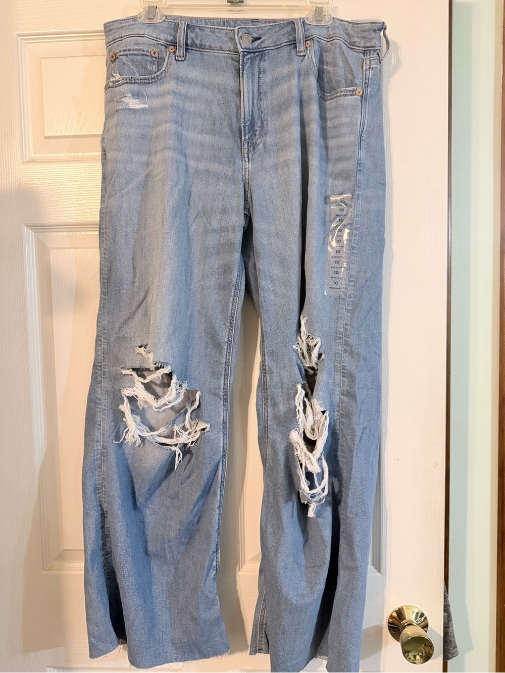 American Eagle Outfitters Light Blue Distressed Boyfriend Jeans